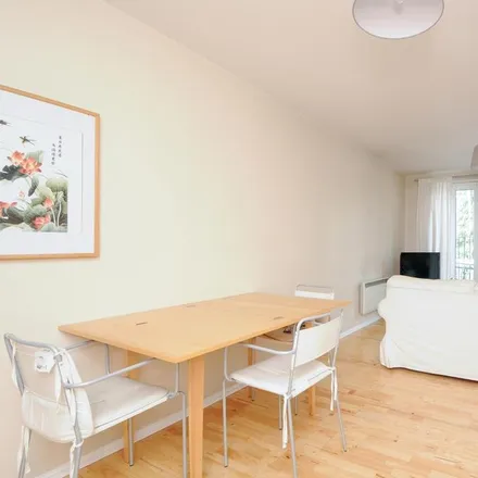 Rent this 2 bed apartment on Jobcentre Plus in Station Approach, London