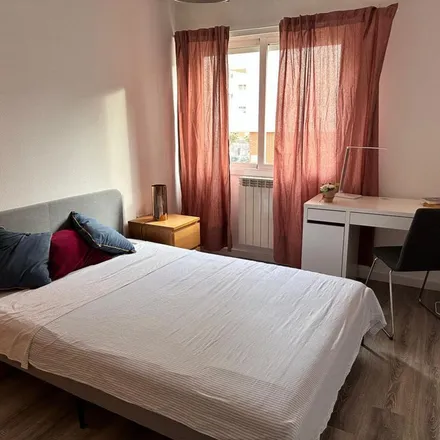 Rent this 3 bed apartment on Rua José Vianna da Motta in 2860-126 Moita, Portugal