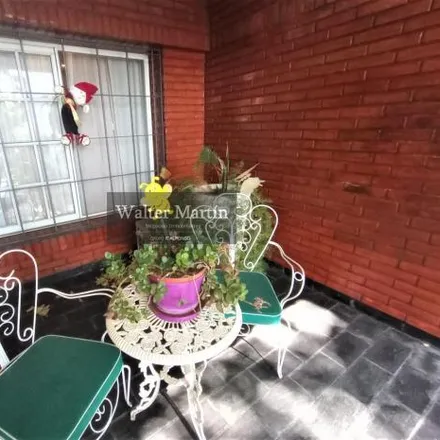 Buy this 3 bed house on General Carlos María de Alvear 1750 in Partido de Lomas de Zamora, 1828 Banfield