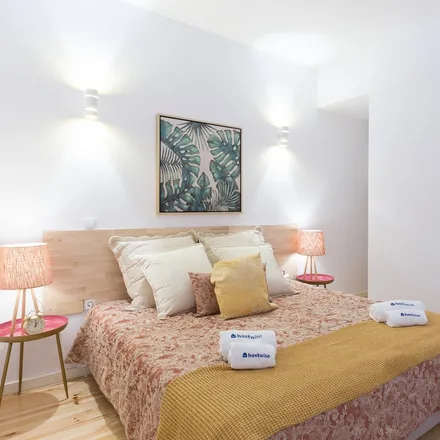 Rent this 1 bed apartment on Móveis Distintos in Rua dos Mártires da Liberdade, 4050-363 Porto