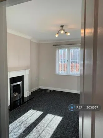 Image 3 - Brocklesby Avenue, Immingham, DN40 2AS, United Kingdom - House for rent