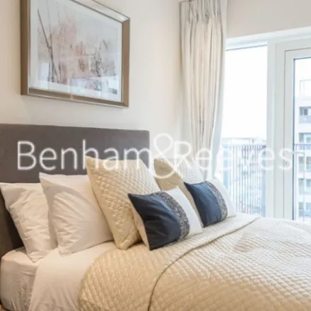 Image 4 - Imperial Wharf, 2 Darwen Place, London, E2 9SP, United Kingdom - Apartment for rent