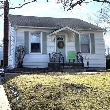 Buy this 3 bed house on 1216 Laharpe Street in LaSalle, IL 61301
