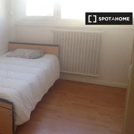 Rent this 1 bed room on 76 Boulevard sakakini in 13005 Marseille, France