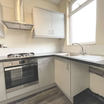 Rent this 2 bed apartment on Nunington Terrace in Leeds, LS12 2PH