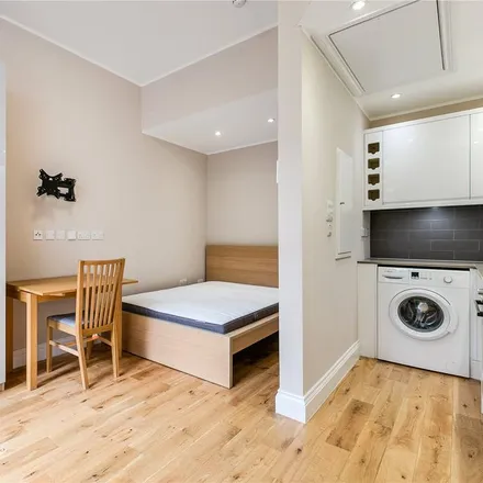 Rent this studio apartment on 35 Longridge Road in London, SW5 9SJ