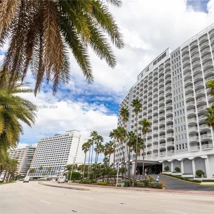 Image 2 - The Carriage House, 5401 Collins Avenue, Miami Beach, FL 33140, USA - Condo for rent