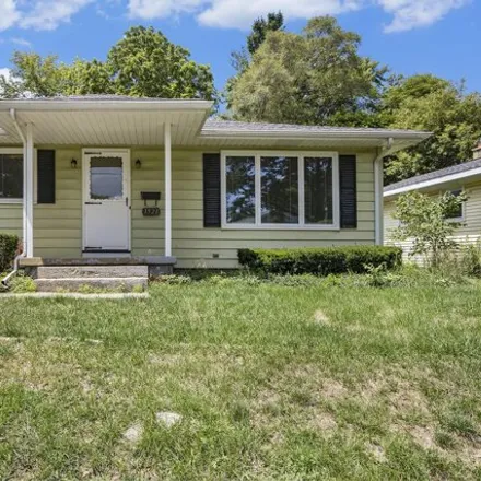 Buy this 3 bed house on 1521 Emerson Ave NW in Grand Rapids, Michigan