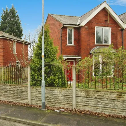 Rent this 3 bed duplex on Pits Farm Avenue in Rochdale, OL11 5DE