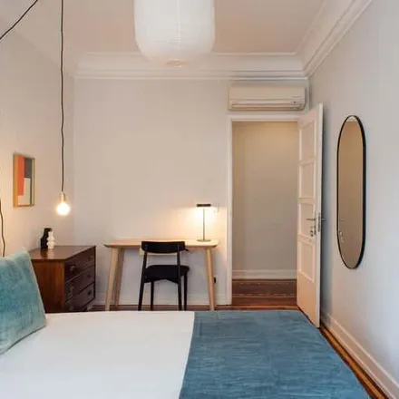 Rent this 4 bed room on Instanta in Avenida Fontes Pereira de Melo 15-D, 1050-115 Lisbon