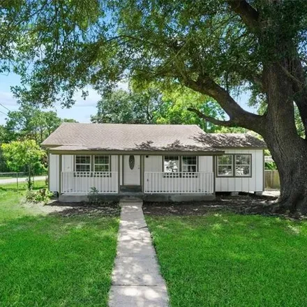 Buy this 3 bed house on 1201 N Valderas St in Angleton, Texas