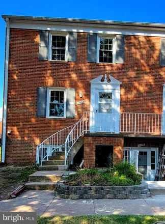 Rent this 3 bed townhouse on 14498 Golden Oak Road in Centre Heights, Centreville