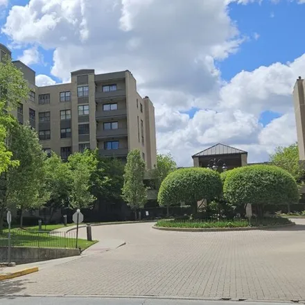 Image 3 - Barclay Place, 4545 West Touhy Avenue, Lincolnwood, Niles Township, IL 60712, USA - Condo for sale