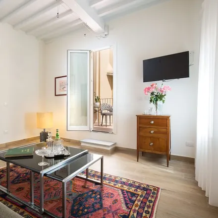 Rent this 3 bed apartment on Florence