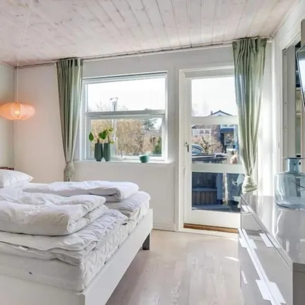 Rent this 2 bed house on Hals in Færgevej, 9370 Hals