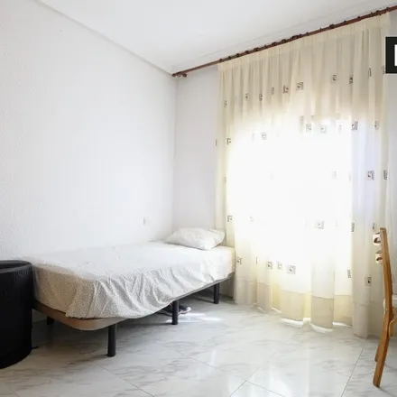 Rent this 3 bed room on Bestia in Calle Arroyo de las Pavas, 28019 Madrid