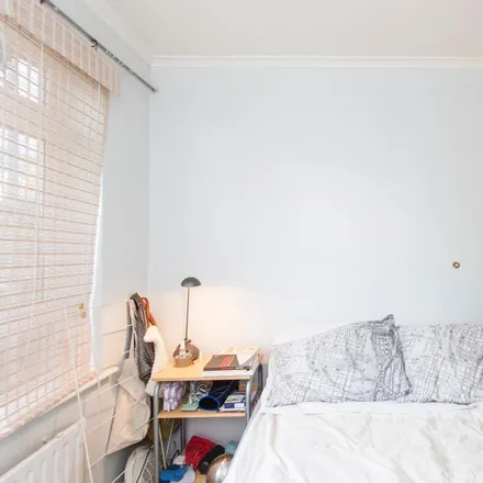 Image 4 - Gay Close, London, NW2 4PR, United Kingdom - Room for rent