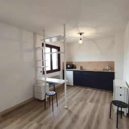 Image 2 - 42 Avenue Gabriel Péri, 38150 Roussillon, France - Apartment for rent