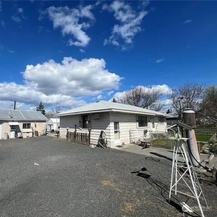 Buy this 3 bed house on 81 Orchard Avenue Southeast in Ephrata, WA 98823