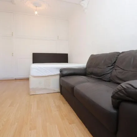 Rent this 5 bed apartment on 62 Bonner Street in London, E2 0QP