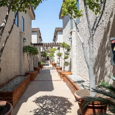 Image 5 - El Proyecto, Alley 80356, Los Angeles, CA 91402, USA - Townhouse for sale