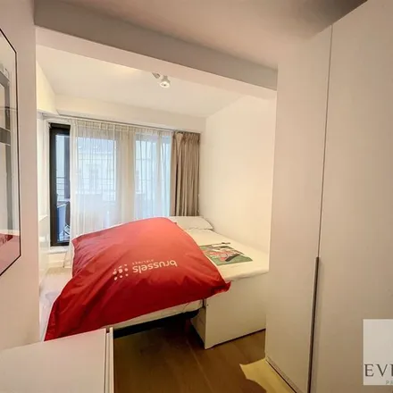 Rent this 3 bed apartment on Rue de Stassart - de Stassartstraat 36 in 1050 Ixelles - Elsene, Belgium