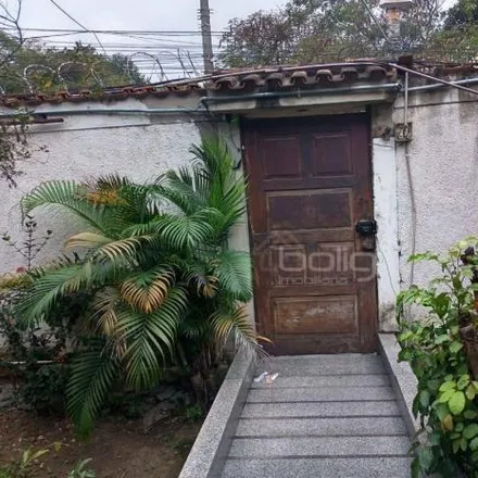 Buy this 4 bed house on Rua Augusto Rush in Colubandê, São Gonçalo - RJ
