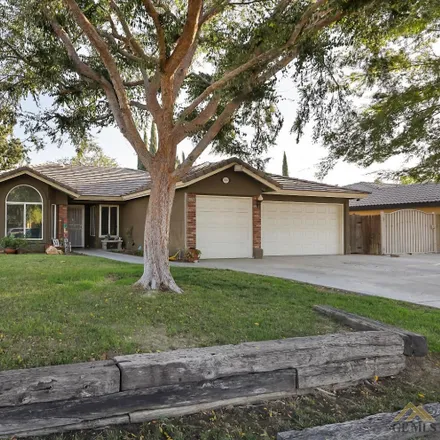 Buy this 4 bed house on 9301 Oak Hills Avenue in Bakersfield, CA 93312