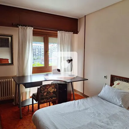 Rent this 4 bed apartment on Acebal Idigoras kalea in 2, 48001 Bilbao