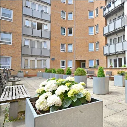Rent this 2 bed apartment on Quadrivium Point in Tuns Lane, Slough