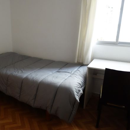 Rent this 4 bed room on Av. de Barcelona in 35, 29009 Málaga