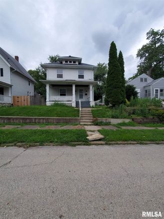 Rent this 3 bed house on 1169 26th Street A in Moline, IL 61265