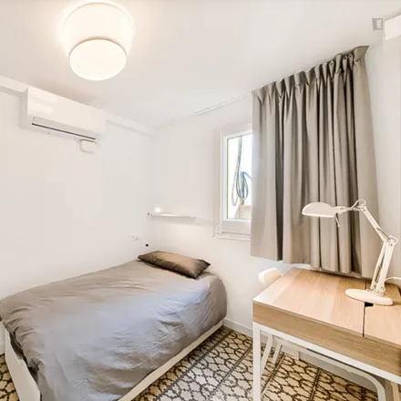 Rent this 2 bed room on Carrer de Còrsega in 207, 08001 Barcelona