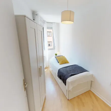 Rent this 5 bed room on 17 rue Juliette Récamier
