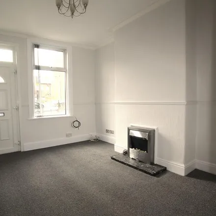 Image 4 - Haden Street, Sheffield, S6 4LB, United Kingdom - Townhouse for rent