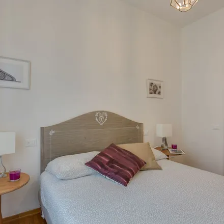 Rent this 2 bed apartment on Via dei Guicciardini in 2/B R, 50125 Florence FI