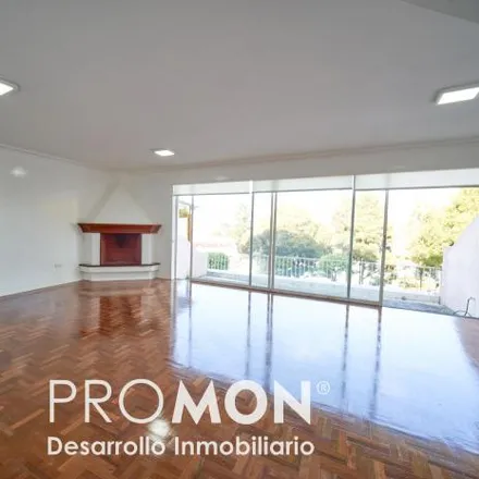 Rent this 3 bed house on Oe8 in 170104, Quito