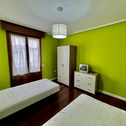 Rent this 2 bed apartment on Debiaggi in Avenida de Justina Berdia, 2