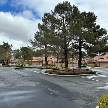 Image 2 - 7470 Mission Hills Drive, Spring Valley, NV 89113, USA - Townhouse for rent
