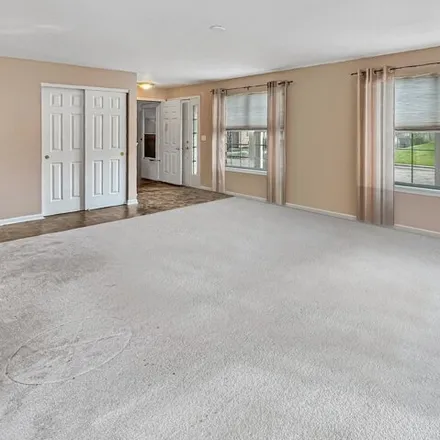 Image 3 - 5220 West Glenbrook Trail, McHenry, IL 60050, USA - Condo for sale