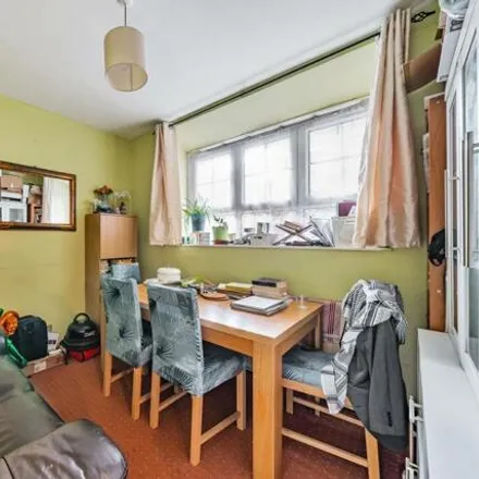 Image 4 - Pembury Close, London, E5 8JP, United Kingdom - Apartment for sale