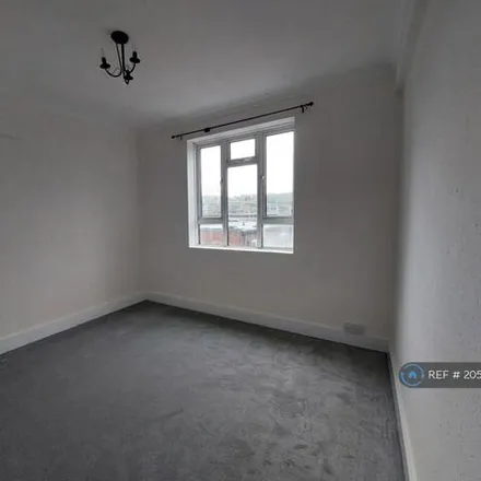 Image 6 - Laurenco's, Castle Street, High Wycombe, HP13 6LJ, United Kingdom - Apartment for rent