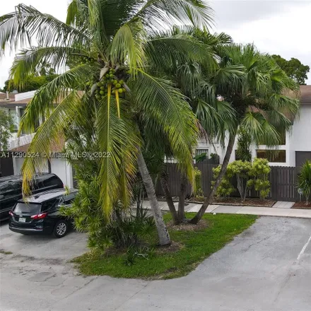 Buy this 3 bed townhouse on 6924 Southwest 110th Avenue in Kendall, FL 33173