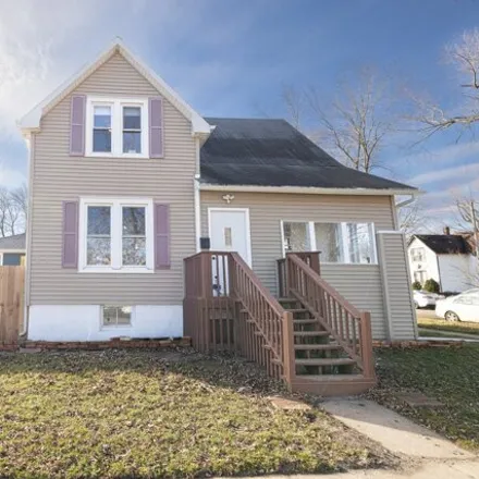 Buy this 4 bed house on 390 West Hawkins Street in Kankakee, IL 60901