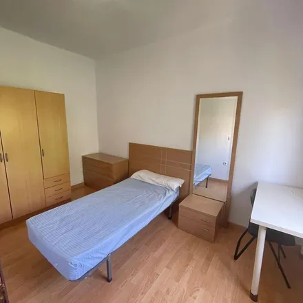 Rent this 3 bed apartment on Papelería La Escalerita in Avenida Álvar Núñez, 28