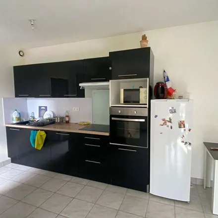 Rent this 3 bed apartment on 3 a Place Rivierre-Casalis in 45400 Fleury-les-Aubrais, France