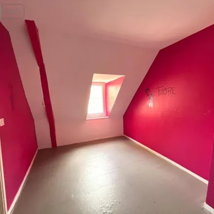 Rent this 5 bed apartment on Hôtel de Ville de Bergues in Place de la République, 59380 Bergues
