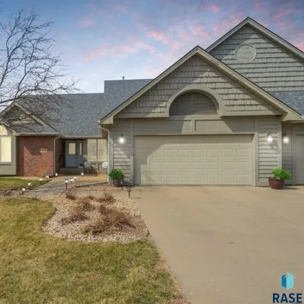Buy this 5 bed condo on Prairie Green Golf Course in West Carmel Lane, Sioux Falls