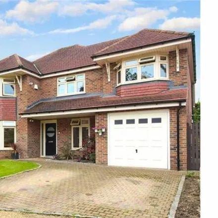 Buy this 5 bed house on unnamed road in Dunstable, LU6 3FQ