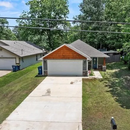 Buy this 3 bed house on 1574 South Commerce Street in Kilgore, TX 75662